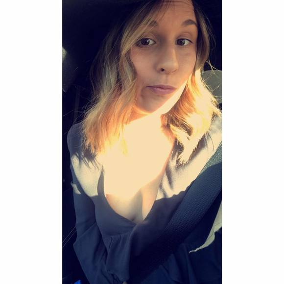 Profile Picture of Stephenie Collier (@stephenienicole) on Poshmark