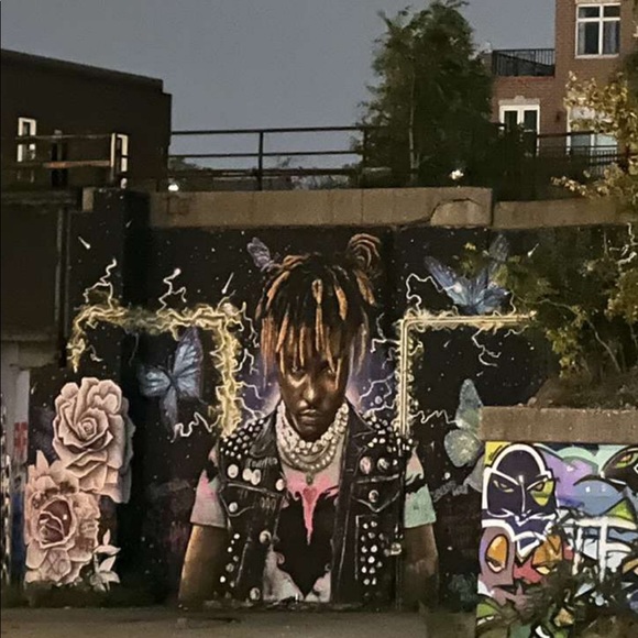 Profile Picture of Peyton Owens (@peytono999) on Poshmark