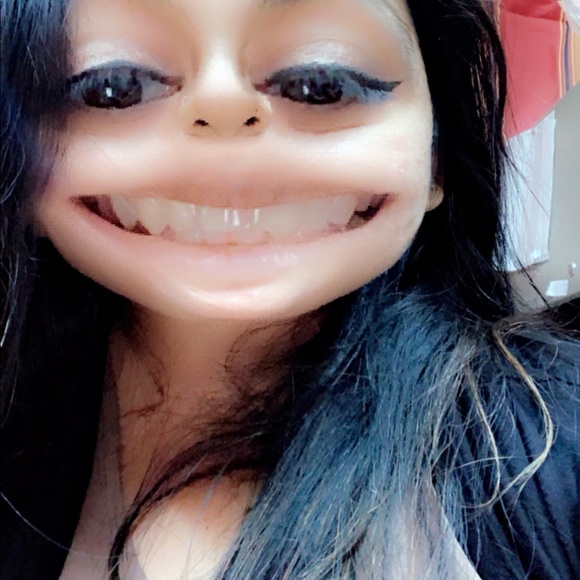 Profile Picture of Fatima Farooque (@famsssss) on Poshmark