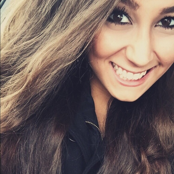 Profile Picture of Addie Lafuente (@addiebelle) on Poshmark