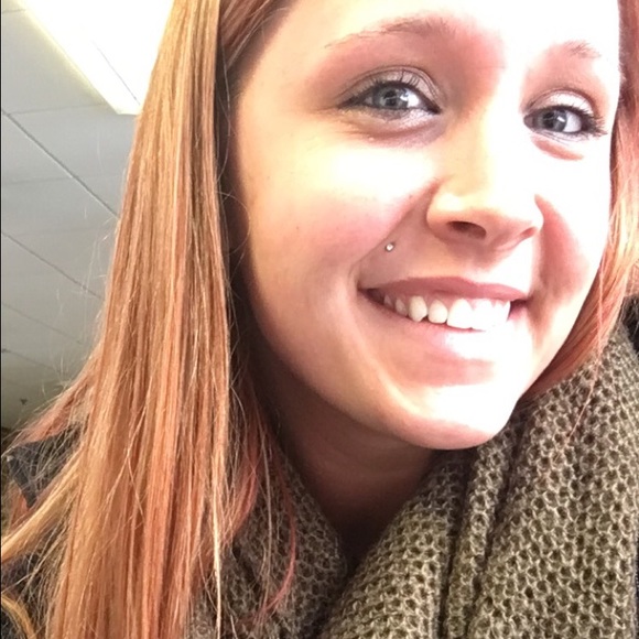 Profile Picture of Katie Petoskey (@katiepetoskey) on Poshmark