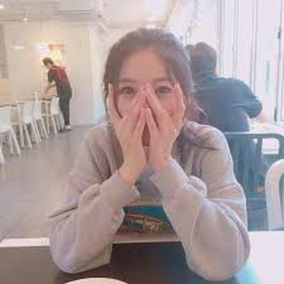 Profile Picture of Soyeon Park (@sypark012345) on Poshmark