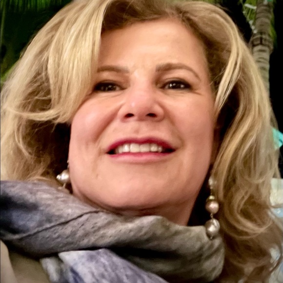 Profile Picture of Cileia Miranda-yuen (@cileiam) on Poshmark