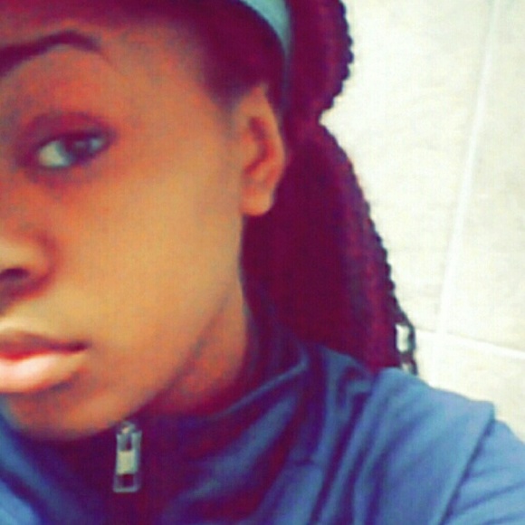 Profile Picture of Alexes Williams (@alexessymone) on Poshmark