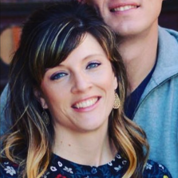 Leann Hankel - Poshmark Profile Picture of Leann Hankel (@leannhankel) on Poshmark