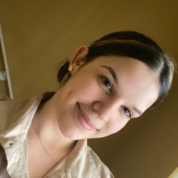 Profile Picture of Isis Sanchez (@isanc066) on Poshmark