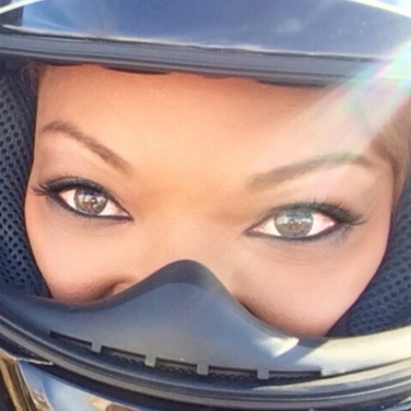 Profile Picture of Kynyetta Lester (@lanakyn) on Poshmark