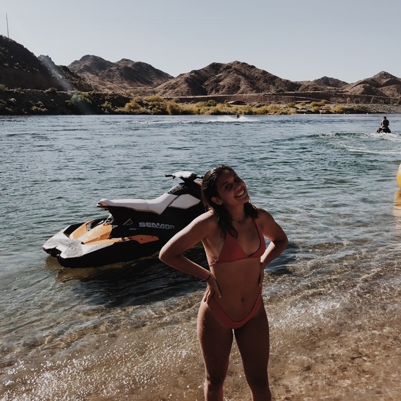 Profile Picture of Skyla Philpot (@itzzskyla) on Poshmark