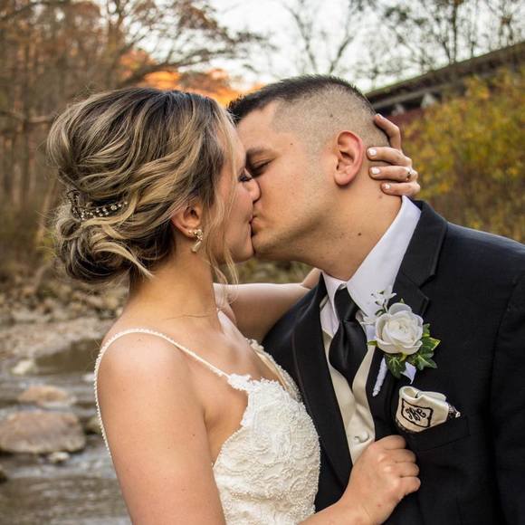 Profile Picture of Andrea Dewell (@dewellandrea) on Poshmark