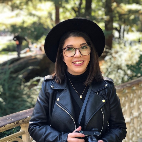 Haley Burger - Poshmark Profile Picture of Haley Burger (@haleyburger263) on Poshmark