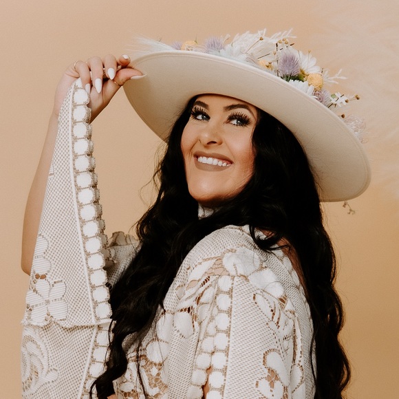 Profile Picture of Lacey Grimes (@laceygrimes) on Poshmark