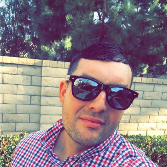 Kevin Lunn - Poshmark Profile Picture of Kevin Lunn (@kevskorner) on Poshmark