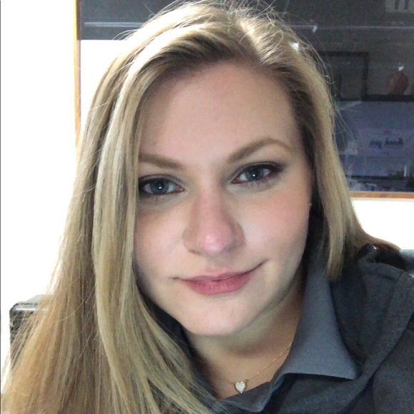 Mikaela Keur - Poshmark Profile Picture of Mikaela Keur (@mikaelakeur) on Poshmark