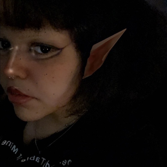 Profile Picture of Seisha Soñe (@deaddysphoria) on Poshmark