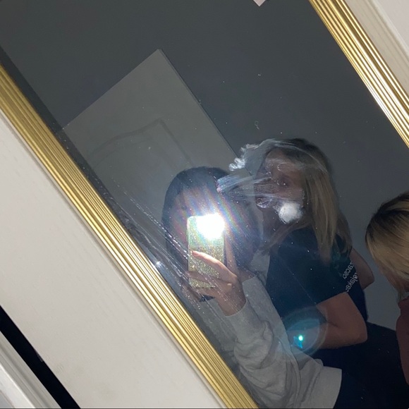 Profile Picture of Isabelle Gilbert (@gilbert0906) on Poshmark