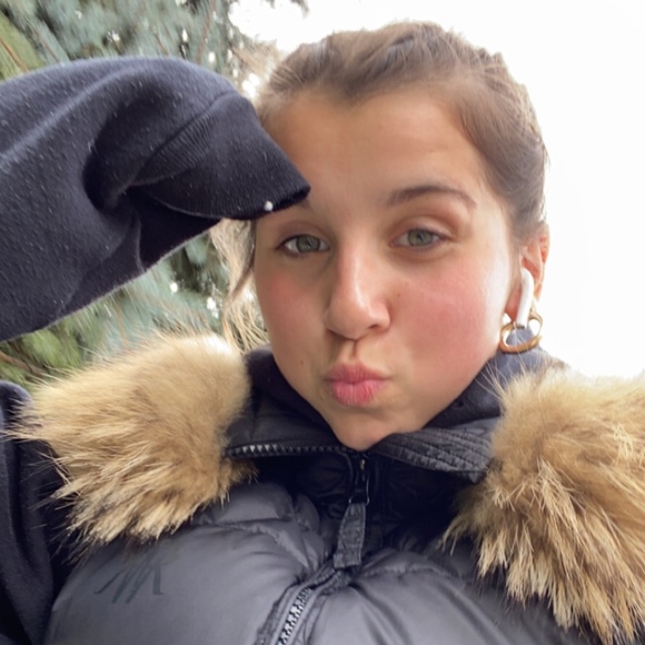 Profile Picture of Camille Dumont (@camdumt) on Poshmark