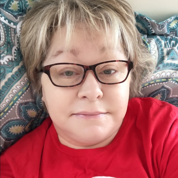 Profile Picture of Donna Conway (@donna_conway) on Poshmark
