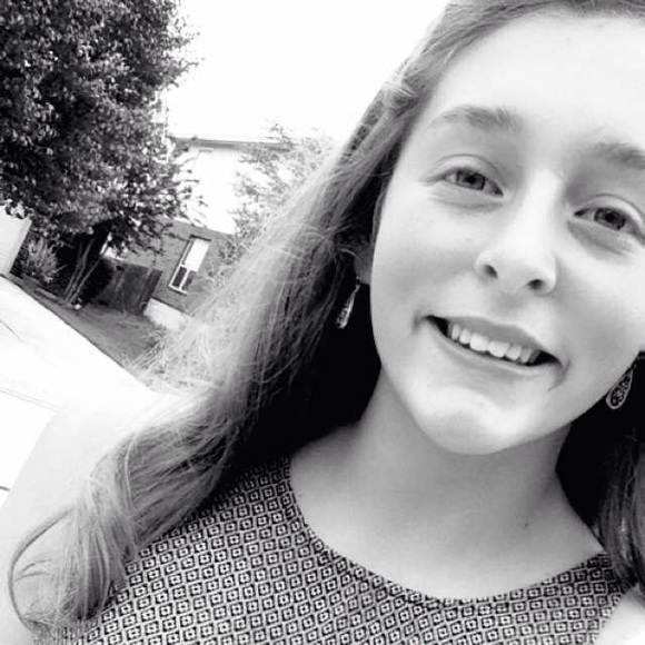 Profile Picture of Devyn Bauer (@devyn_bauer) on Poshmark