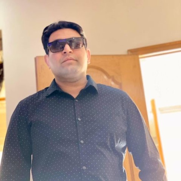 Profile Picture of Sam Malik (@sammalik793) on Poshmark