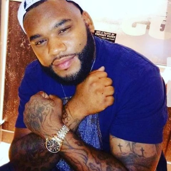 Profile Picture of Joshua Clanton (@clantonjay84) on Poshmark