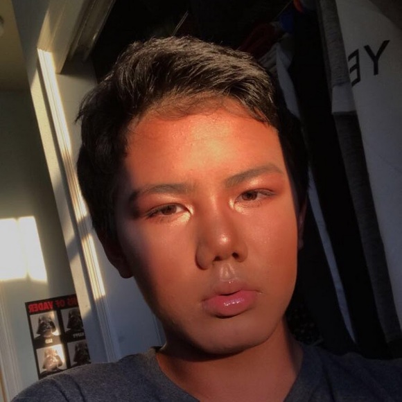 Profile Picture of Nicholas Woo (@nicholaswoo) on Poshmark