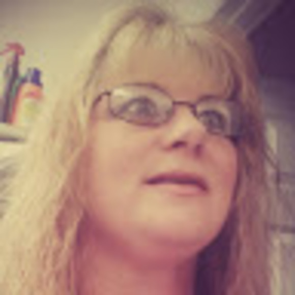 Profile Picture of Tracey Banish (@tracee827) on Poshmark