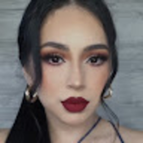 Profile Picture of Daniela Cobos (@dcobos) on Poshmark
