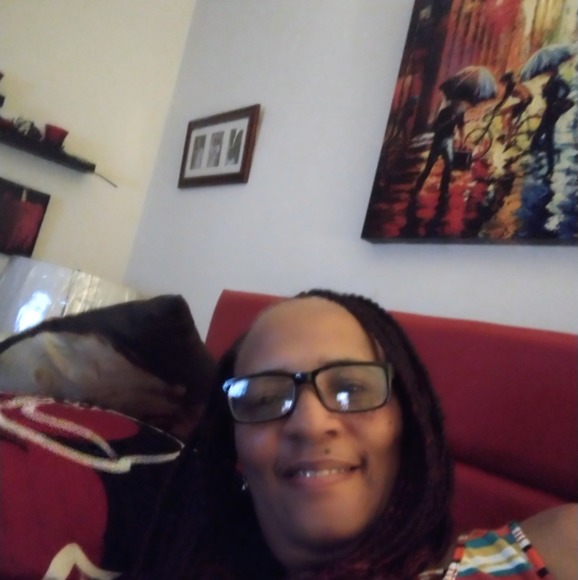 Profile Picture of Debra Calhoun (@debracalhoun303) on Poshmark