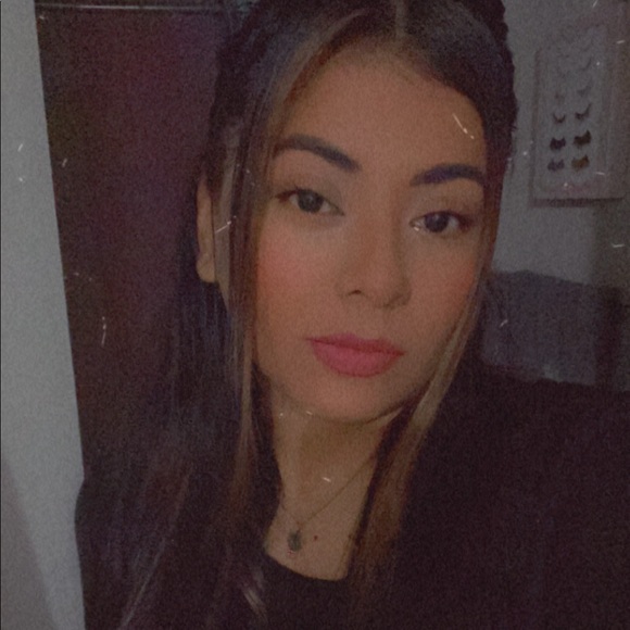 Profile Picture of Yesenia Lopez (@alwaysnoviembre) on Poshmark