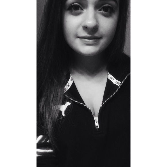 Profile Picture of Kenzie Liptak (@kenzieh0) on Poshmark
