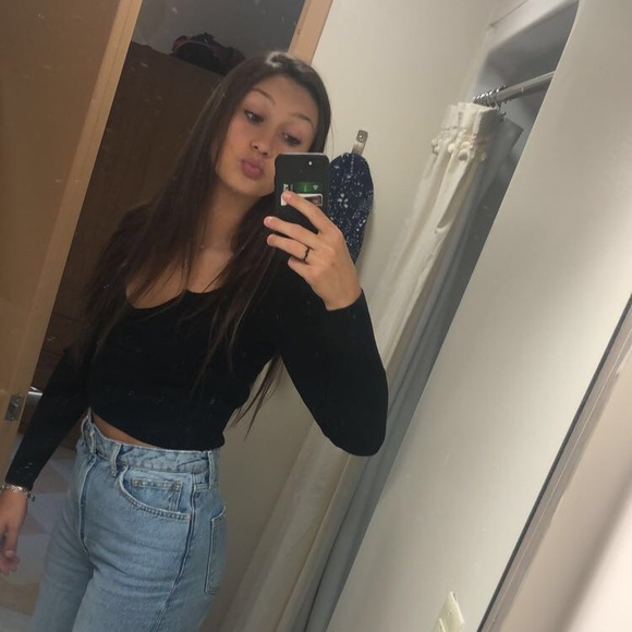 Profile Picture of Caitlyn Humann (@chumann) on Poshmark