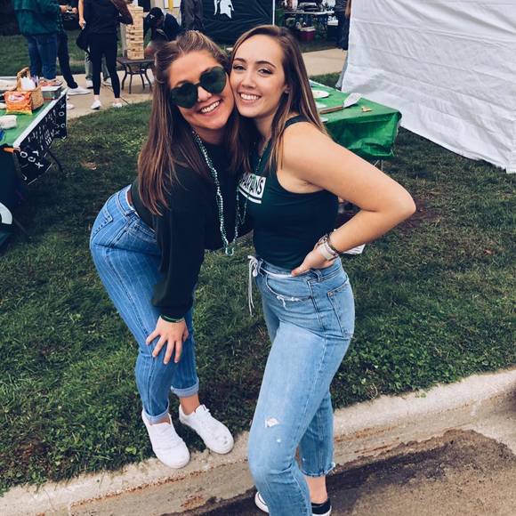 Profile Picture of Mackenzie Walters (@mackenziewal821) on Poshmark