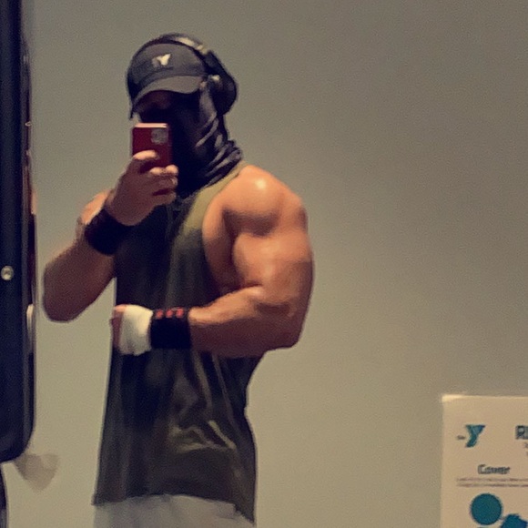 Profile Picture of Hayden Davis (@haydendvs) on Poshmark