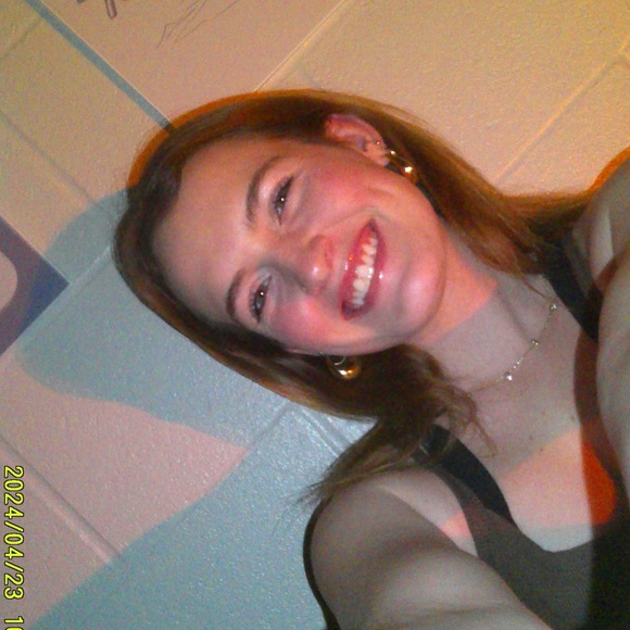 Profile Picture of Natalie Doffing (@nataliedoffing) on Poshmark