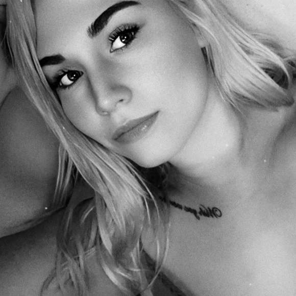 Profile Picture of Jessica Karram (@jesskarramm) on Poshmark