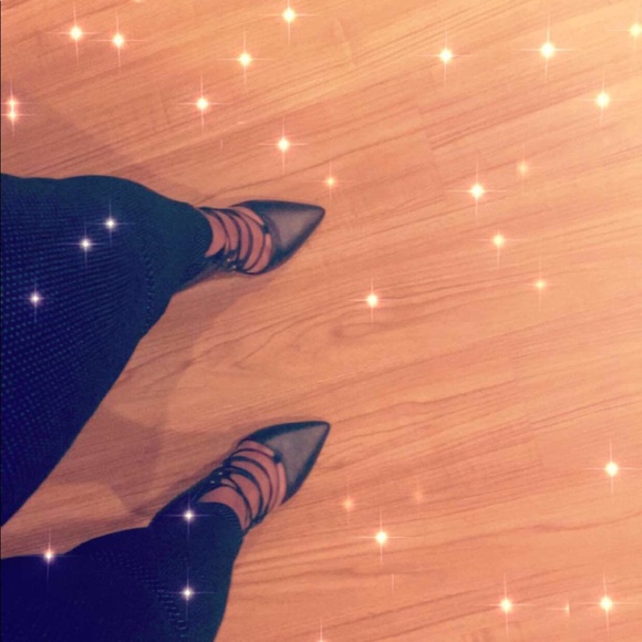 Profile Picture of Iris Wise (@irischania) on Poshmark