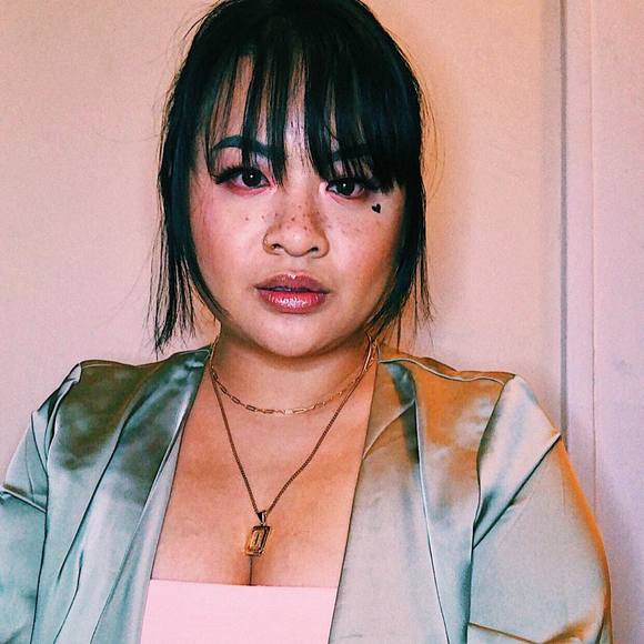 Profile Picture of Ivy Zhang (@ivyz21) on Poshmark