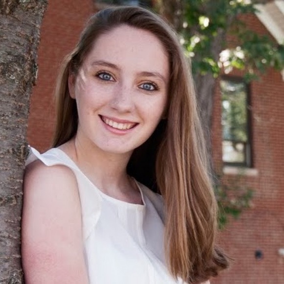 Profile Picture of Alexandra Goebelbecker (@a_goebelbecker) on Poshmark