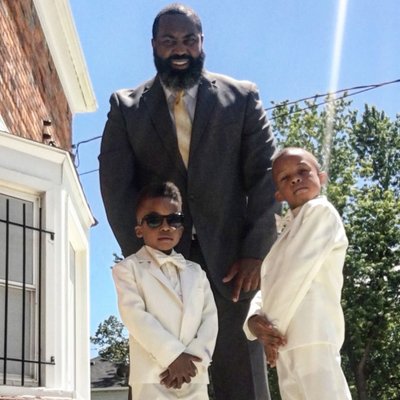 Profile Picture of Austin And Grant Mitchells Dad (@AustinJaunzel) on Twitter