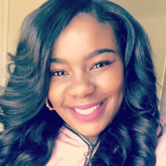 Profile Picture of Rolanda Stanley (@rolandawhite223) on Poshmark