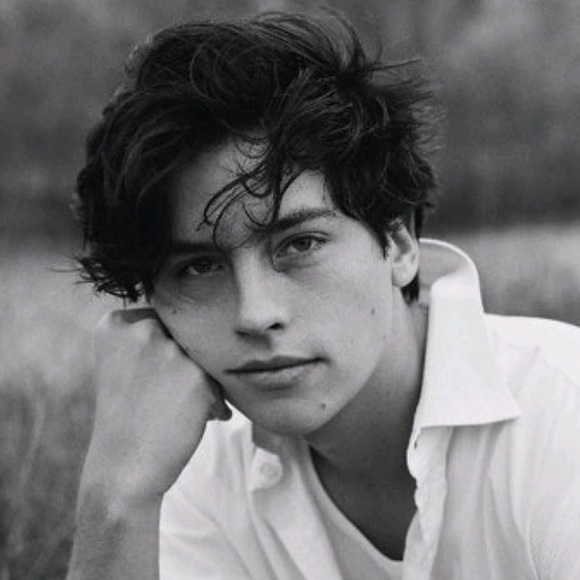 Profile Picture of Raylene Munoz (@raylenemunoz07) on Poshmark