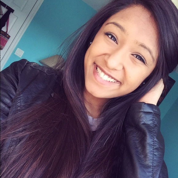Profile Picture of Poojan Patel (@poooooj5) on Poshmark