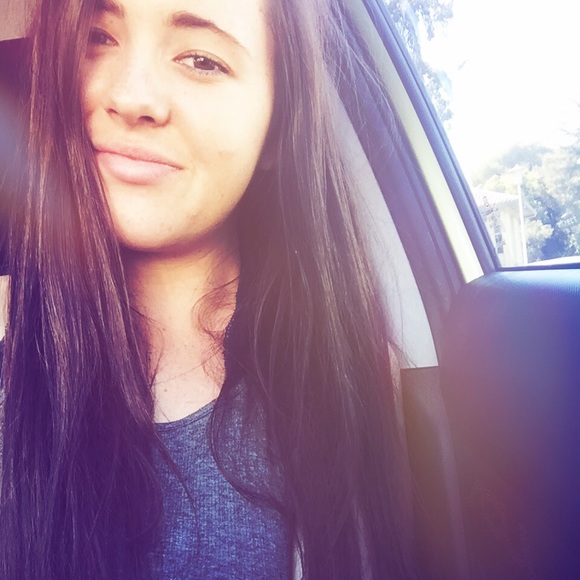 Profile Picture of Victoria Chesley (@vickycyo) on Poshmark