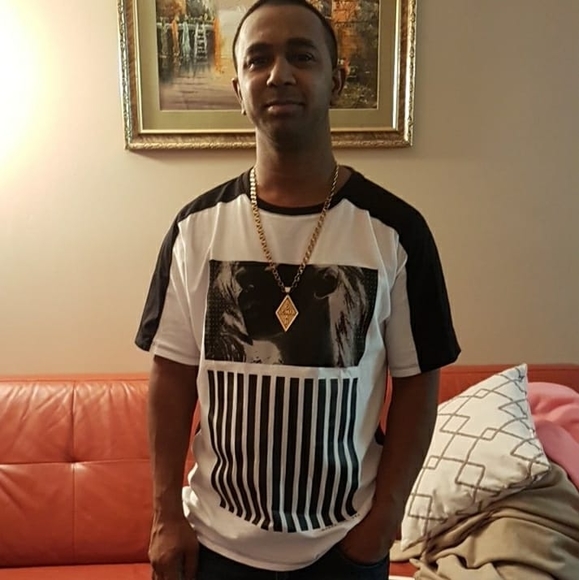 Profile Picture of Vishal Persaud (@vishalpersaud) on Poshmark