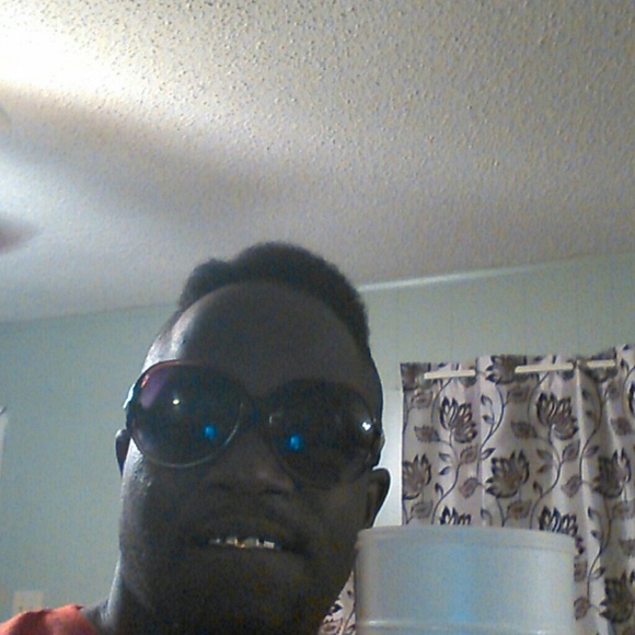Profile Picture of Anthony Hicks (@tonyh37) on Poshmark
