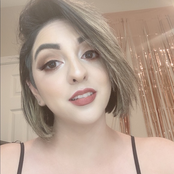 Profile Picture of Susana Ferreira (@lebeaucloset) on Poshmark