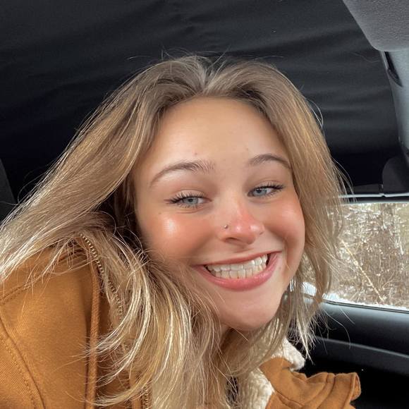 Profile Picture of Allie Cobiski (@allie7784) on Poshmark