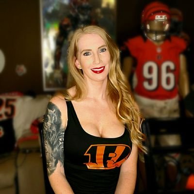 Profile Picture of Jess Aka Mrs. Obvious 🧡🏈 (@JessEllisConley) on Twitter