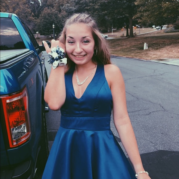 Profile Picture of Kylie Tollaksen (@kylietoll200114) on Poshmark