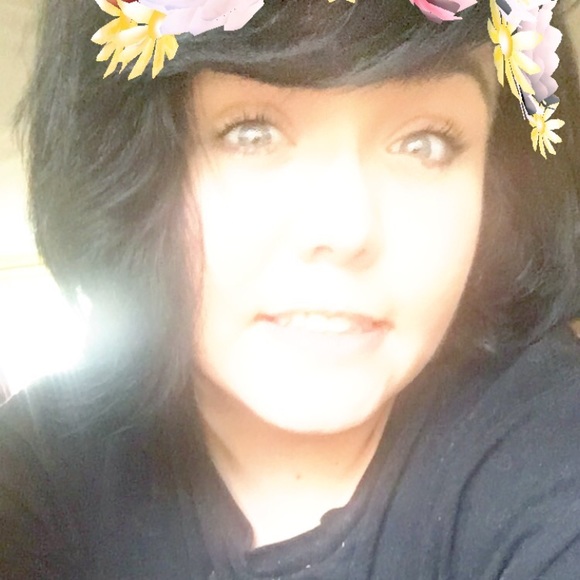 Profile Picture of Kat Kerkstra (@katkerkstra) on Poshmark